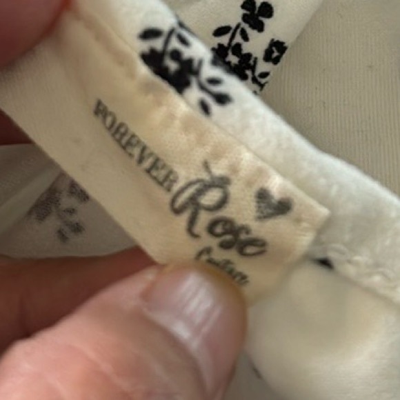 FOREVER ROSE 🥀 BEAUTIFUL FRESH AND SOFT SET, SIZE SMALL - Picture 5 of 12